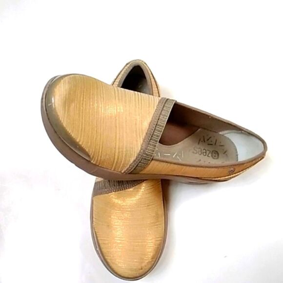 BZEES WOMEN'S SHOES SIZE 10M - Picture 1 of 11